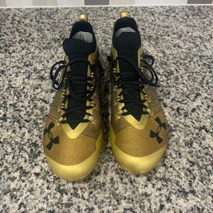 Under armour men’s size 11 football cleats gold and black